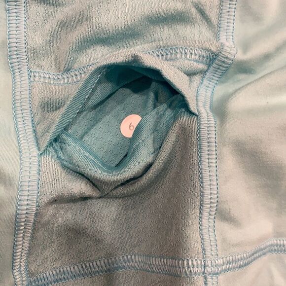 Lululemon tank size 6 - Picture 4 of 4